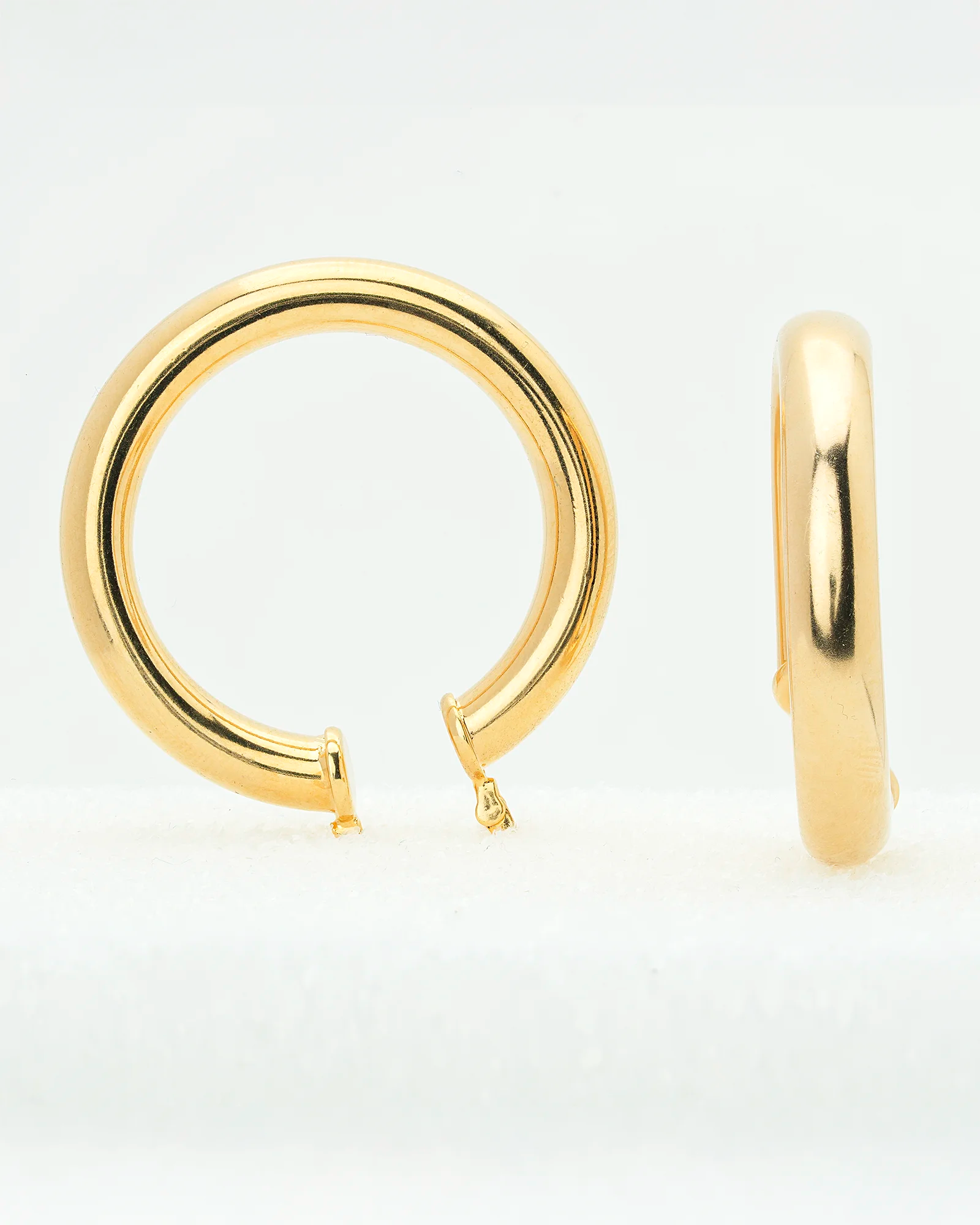 Thick Lever Back Hoop Earrings in 18K Gold