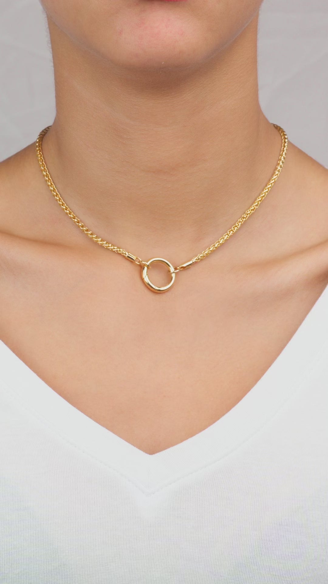 video of Model wearing an elagant wheat chain pendant in 18k gold